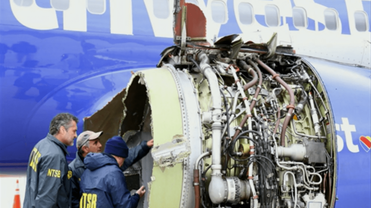 Poškozený motor Boeingu 737 společnosti Southwest Airlines