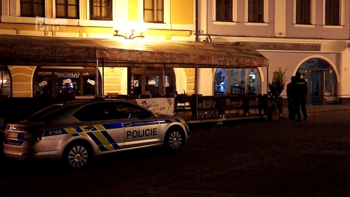 Střelba v Rychnově nad Kněžnou: Muž v restauraci zastřelil svou manželku