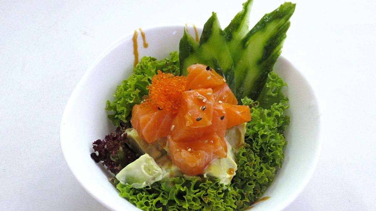 Avokádovo – lososový salát