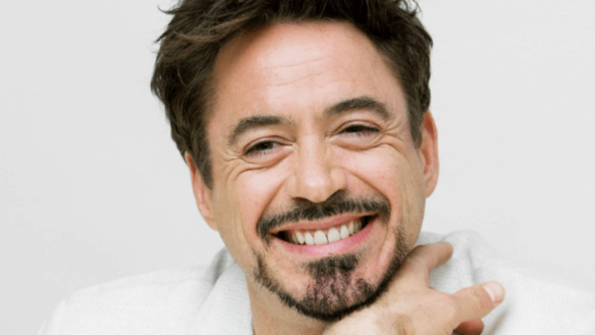 Downey přestal s pitím alkoholu v roce 2003. Pár let na to dostal roli jako Tony Stark ve filmu Avengers.