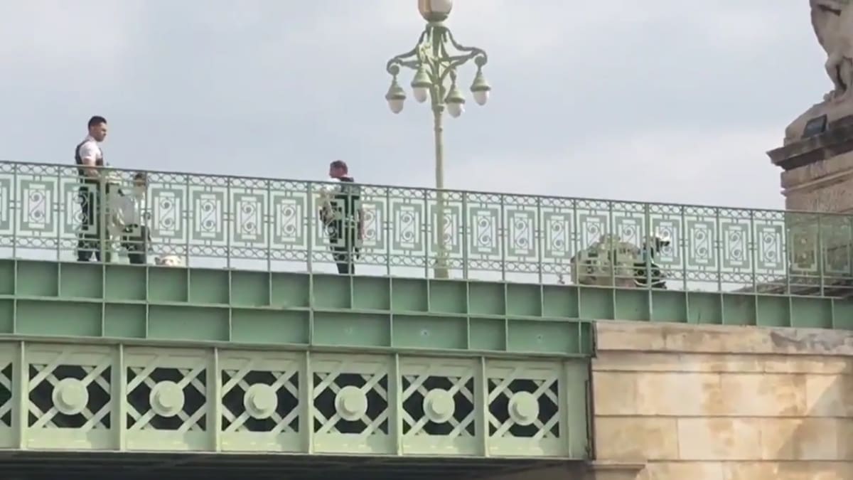 Útočník v Marseille bodal do lidí na nádraží