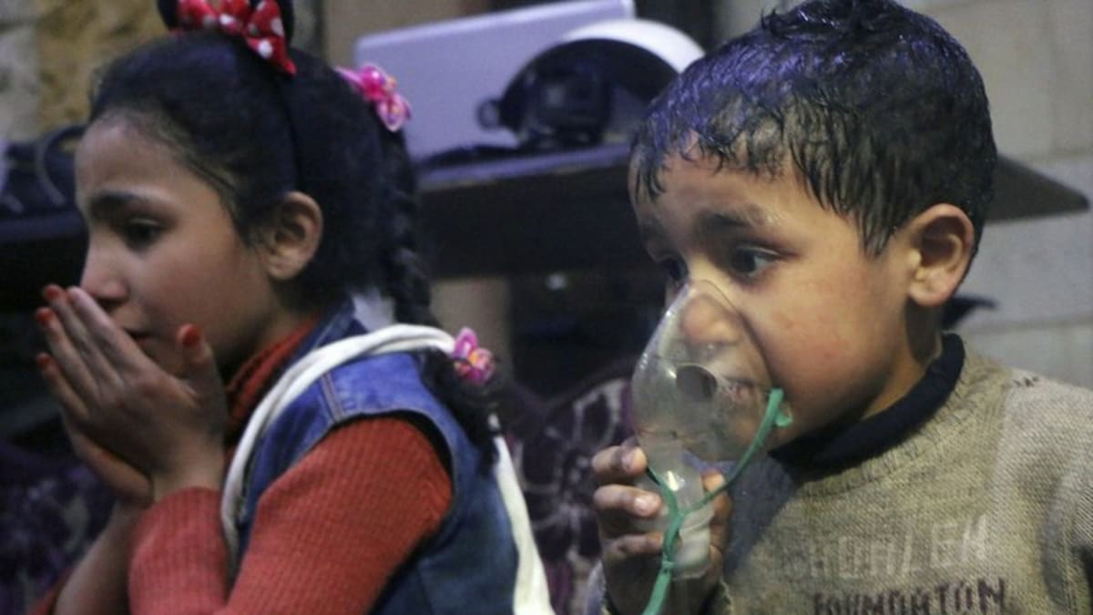 Sýrie: Po údajném chemickém útoku bylo pod palbou vojenské letiště. Média viní USA, Pentagon to popřel