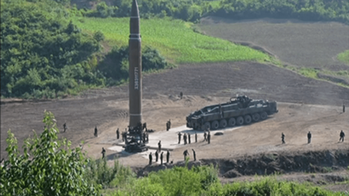 Severní Korea prý úspěšně otestovala mezikontinentální střelu