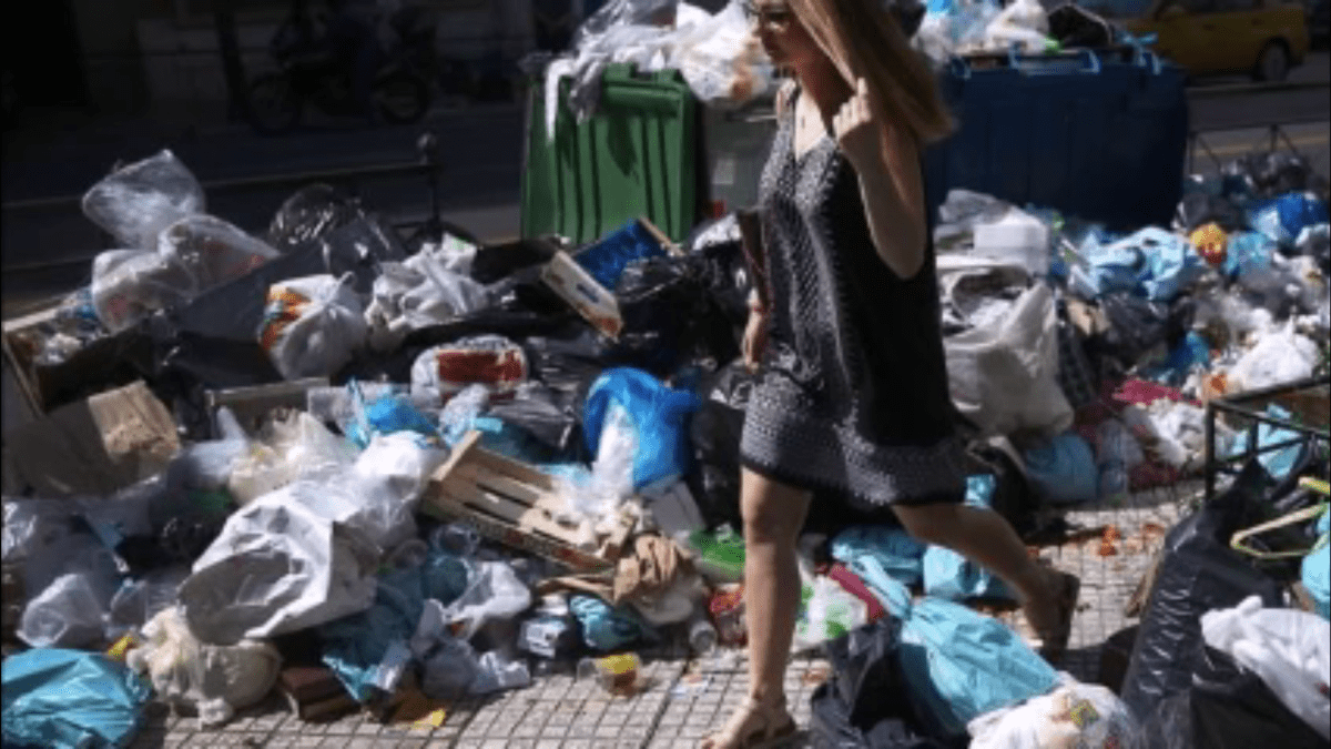 Atény zaplavily odpadky
