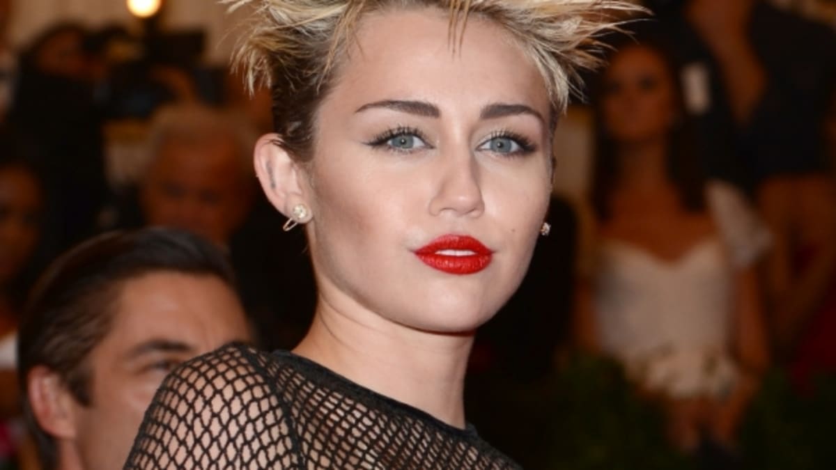 Miley Cyrus se oblékla jako chytrá horákyně