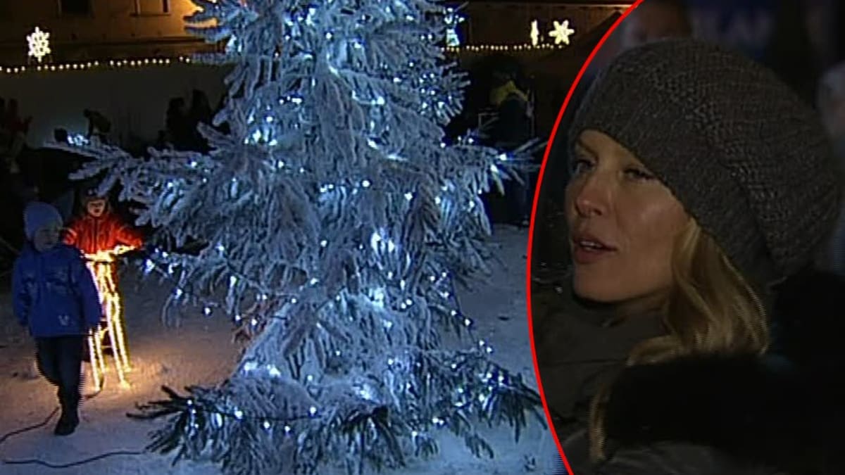 Video VIP zprávy: Simona Krainová zažila u vánočního stromku hned dvojité překvapení. Podívejte se!