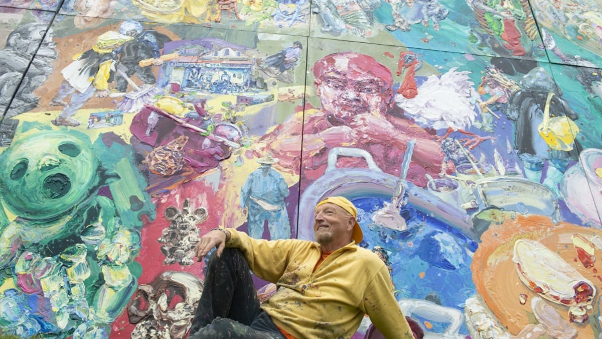 Michael Rittstein u svého největšího obrazu "Zalomená kukuřice". Autor: Zdeněk Zrůst