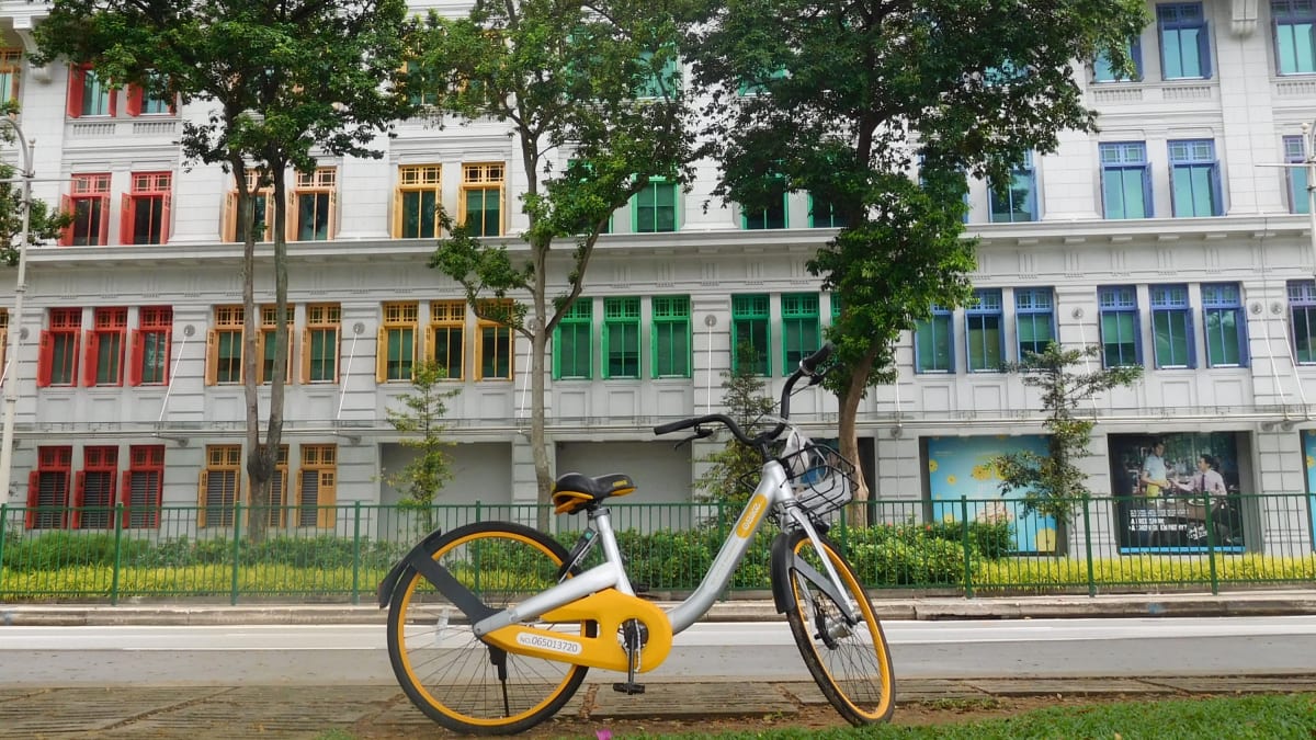 Singapur je velmi přívětivým místem pro cyklisty, kterým se mezi zelení jezdí jedna báseň