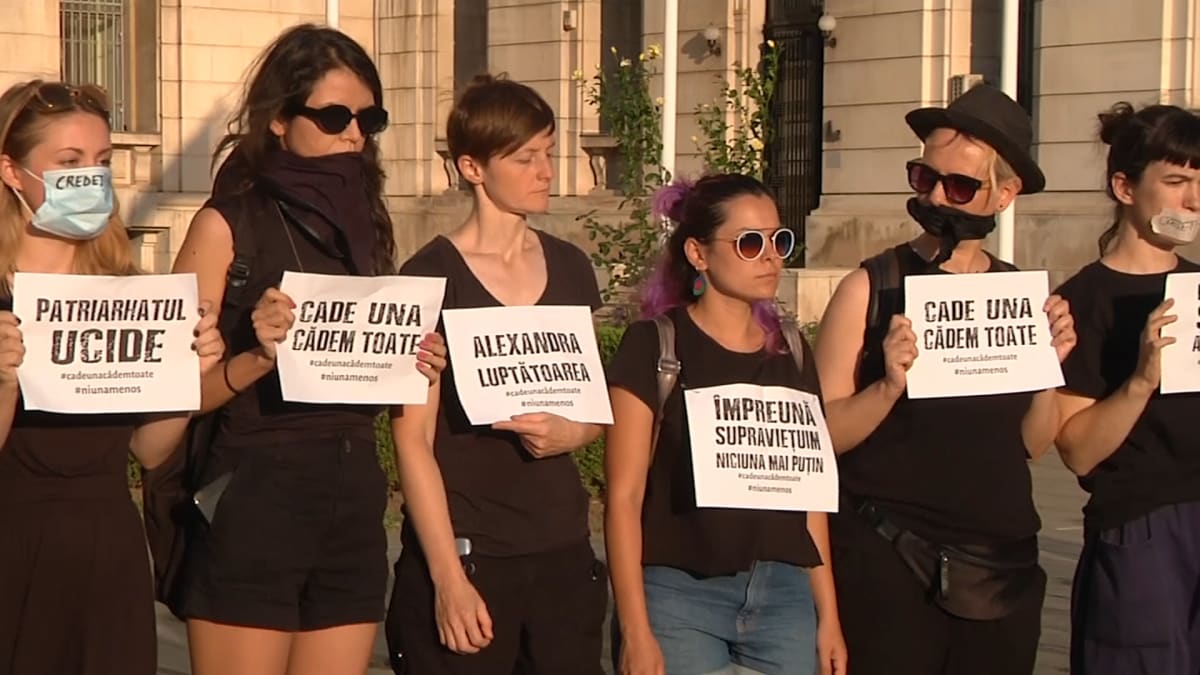 Vrah ukryl tělo dívky v sudu s kyselinou, Rumunsko demonstruje za její smrt