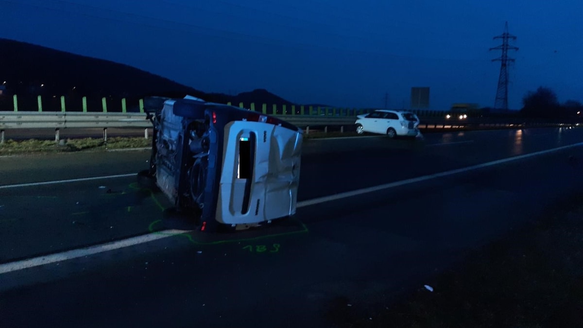 Na výpadovce z Brna se střetla dvě osobní auta. Nehoda zablokovala dopravu.