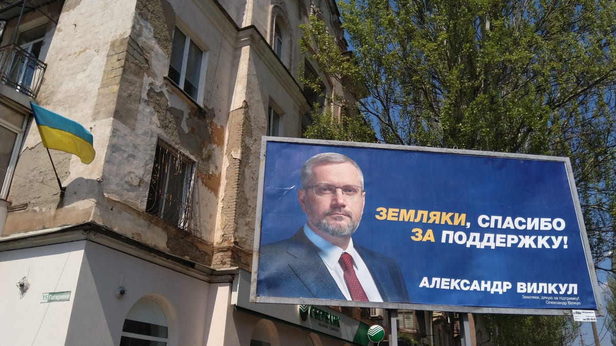Volební plakát Oleksandra Vilkula - syna místního starosty