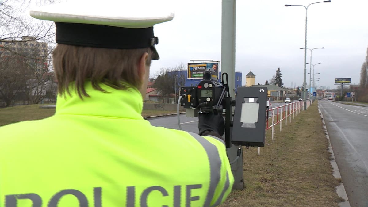 Policisté budou měřit rychlost na tisícovce míst po celé ČR