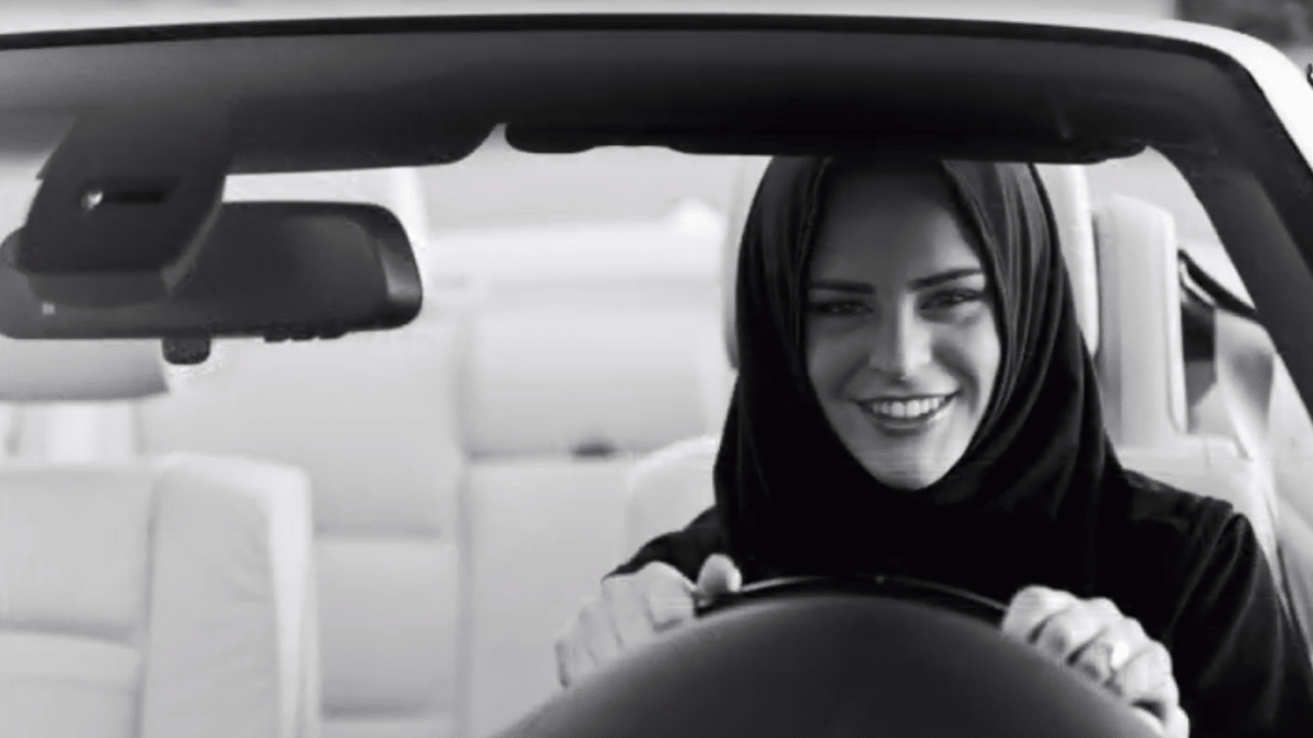 Saúdský král rozhodl, že ženy mohou řídit auta