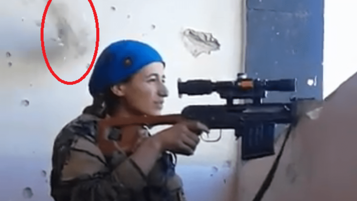 Kurdská bojovnice jen o vlásek unikla smrti