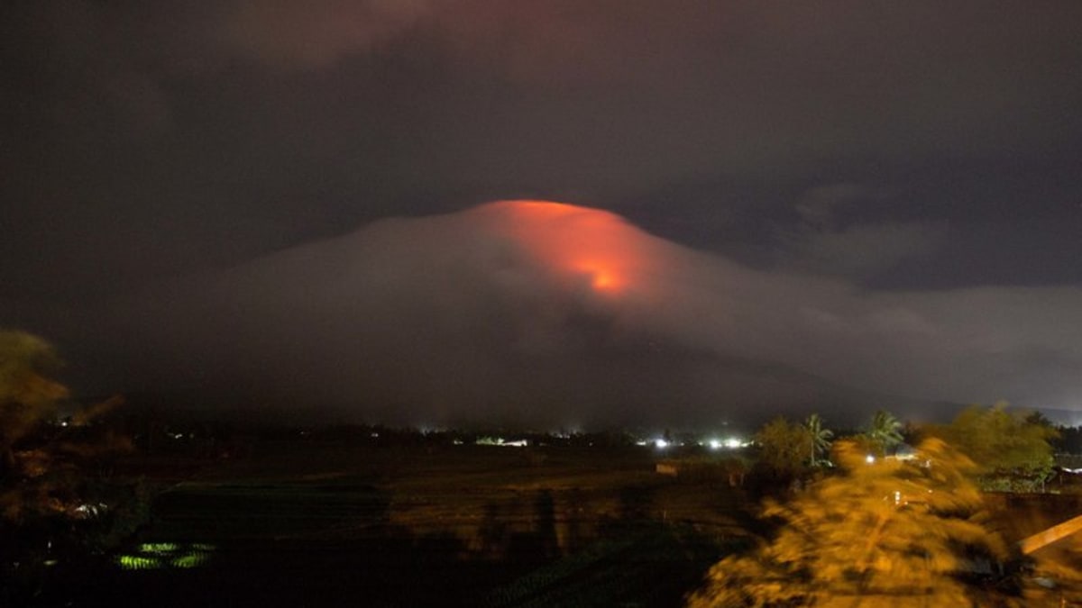 Na Filipínách se probudila sopka Mayon
