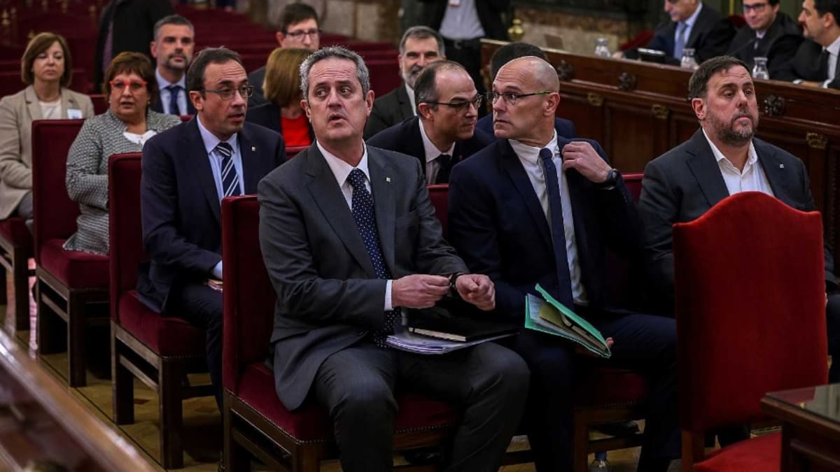 Souzení katalánští vůdci. Vpravo dole Oriol Junqueras