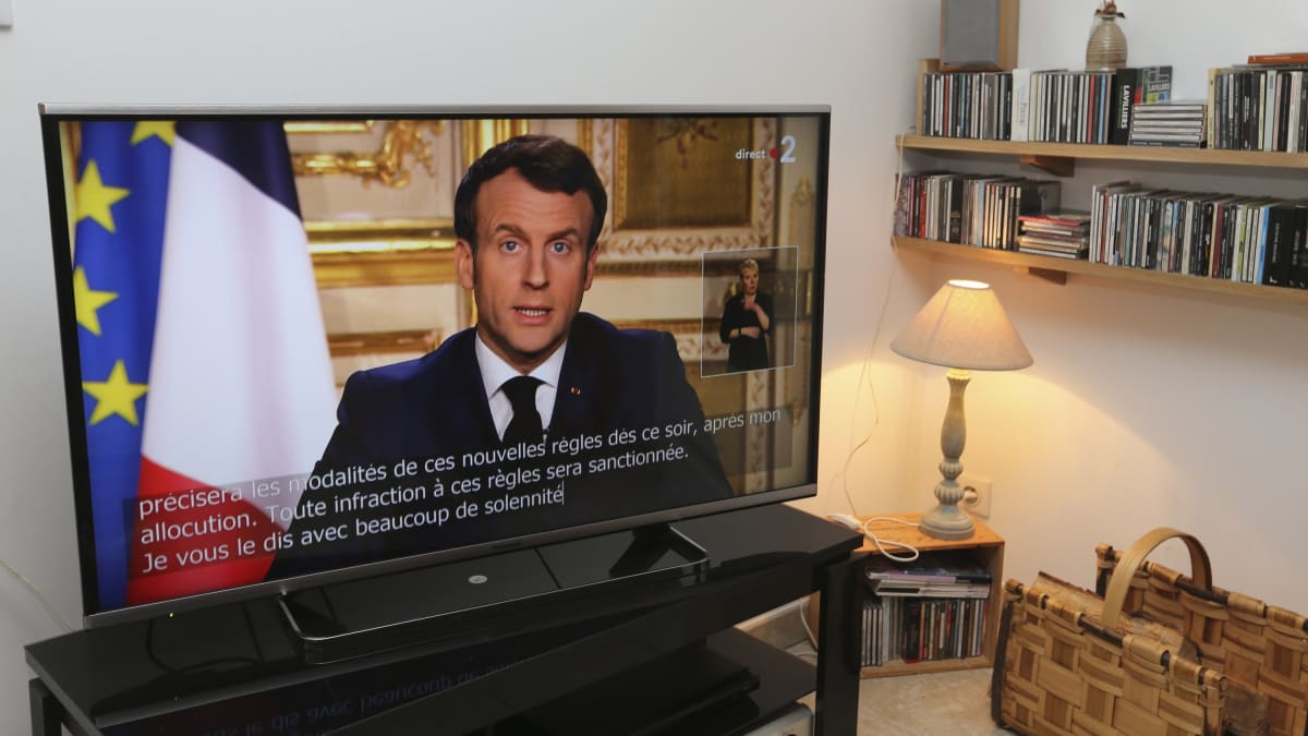 Emmanuel Macron oznámil během projevu razantní opatření v boji proti šíření koronaviru