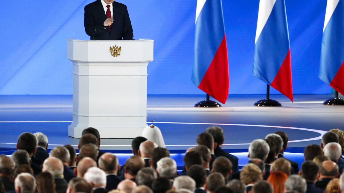 Vladimir Putin před poslanci
