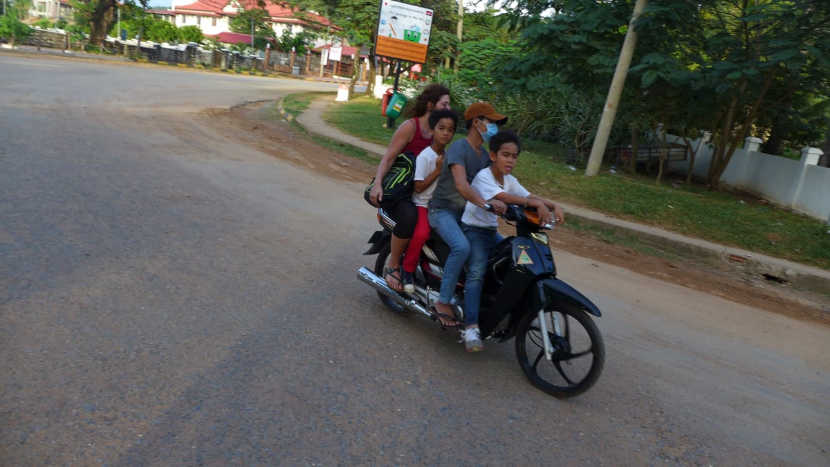 Na motorce můžete odvézt celou rodinu. JV Asie