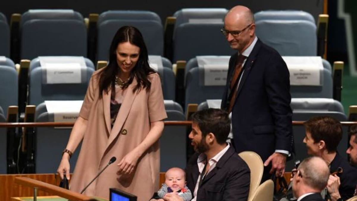Novozélandská premiérka mění historii: Na Valné shromáždění OSN vzala i své tříměsíční miminko!