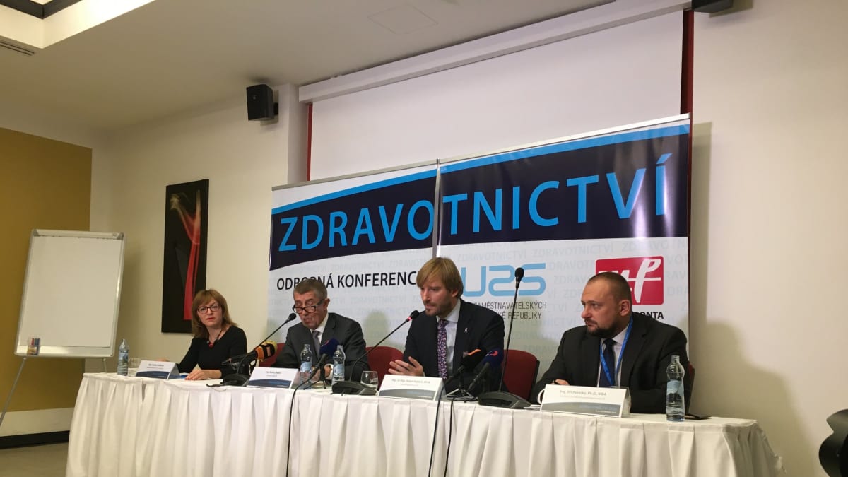 Premiér Andrej Babiš a ministr zdravotnictví Adam Vojtěch