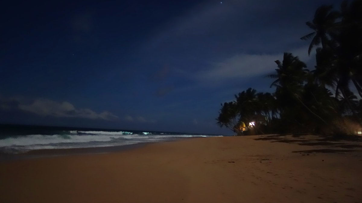 Pláž kam jsme se v noci vydali hledat želvy, Srí Lanka