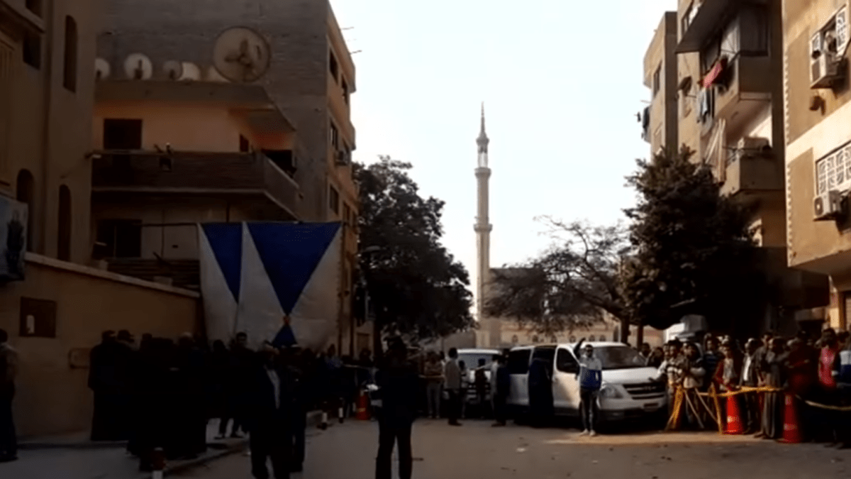 Teroristé zaútočili na kostel koptských křesťanů v Káhiře