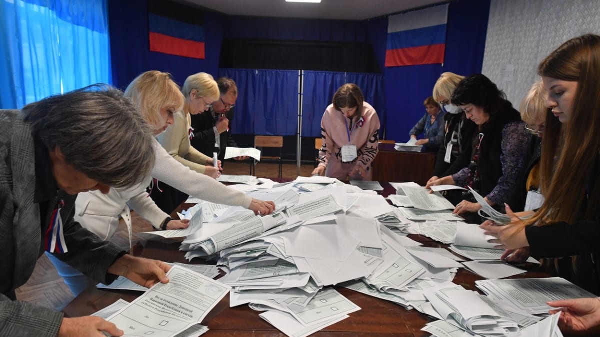 Ruské volby již proběhly na Donbasu mezi separatisty. Ti se v referendu, které není mezinárodně uznávané, vyslovili pro sloučení s Ruskou federací.