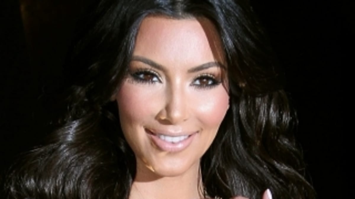 Herečka Kim Kardashian sleduje módní trendy