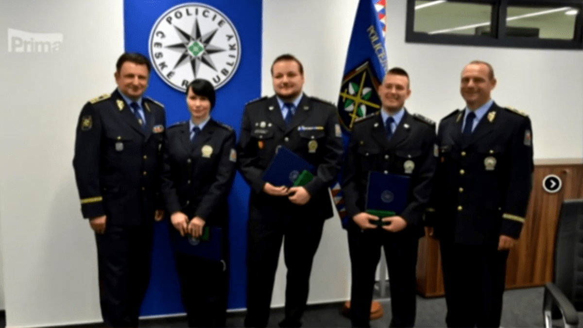 Policisté dostali ocenění za záchranu života