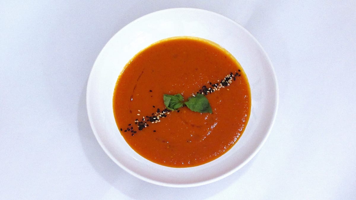 Polévka z pečených rajčat a paprik