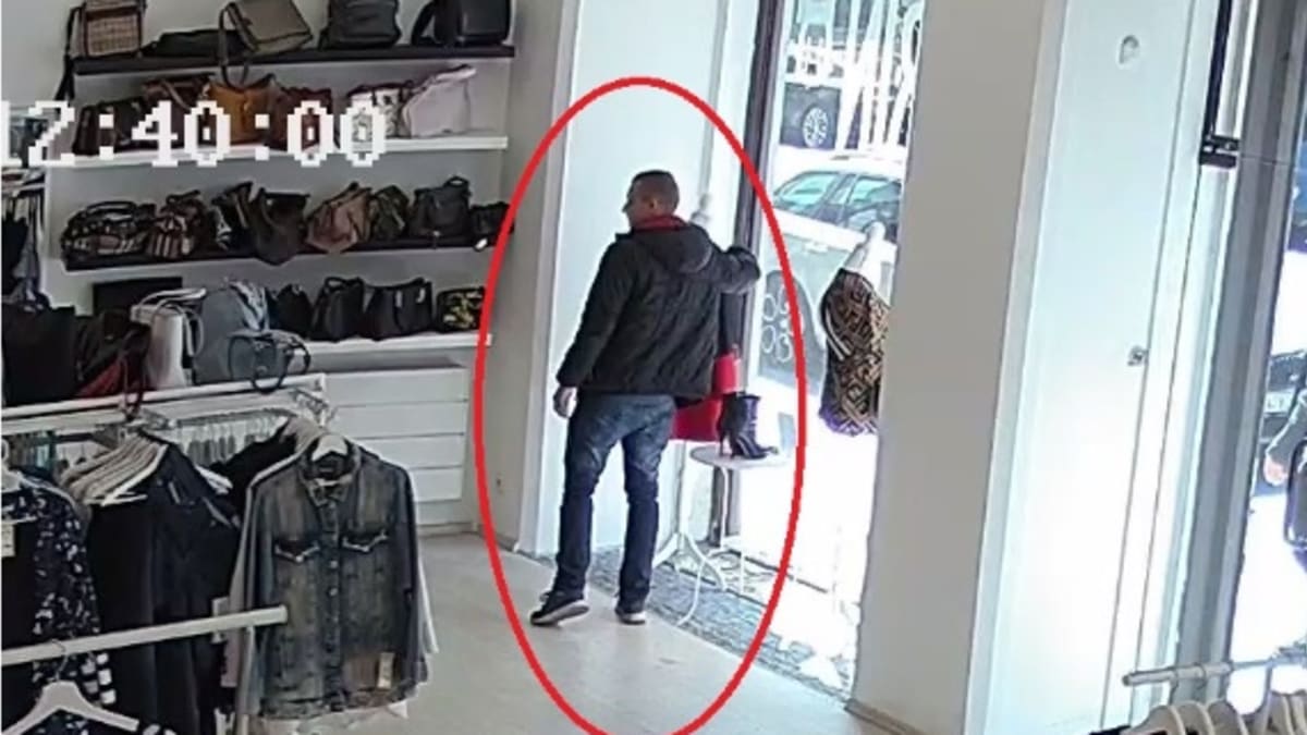 Hledaný zachycený na kamerách při krádeži