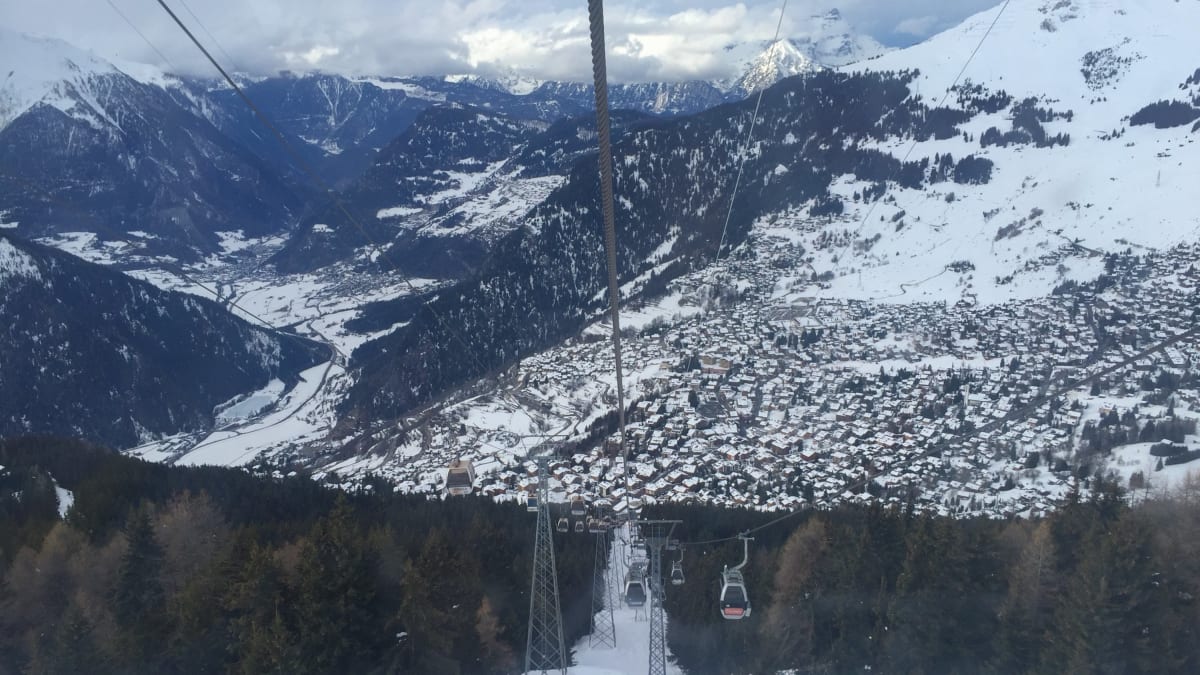 Pohled na Verbier při jízdě kabinkou, Švýcarsko