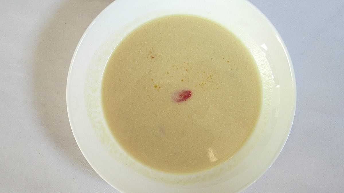 Chřestová polévka s krevetami a parmezánem