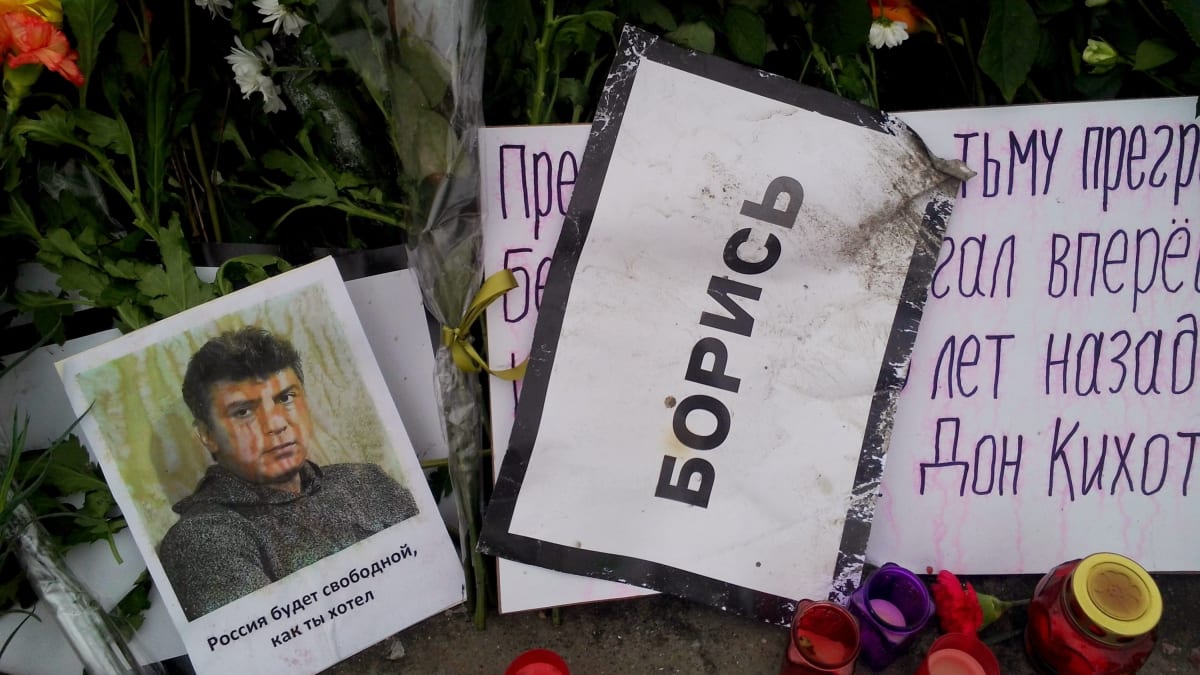 Pieta na místě vraždy Borise Němcova