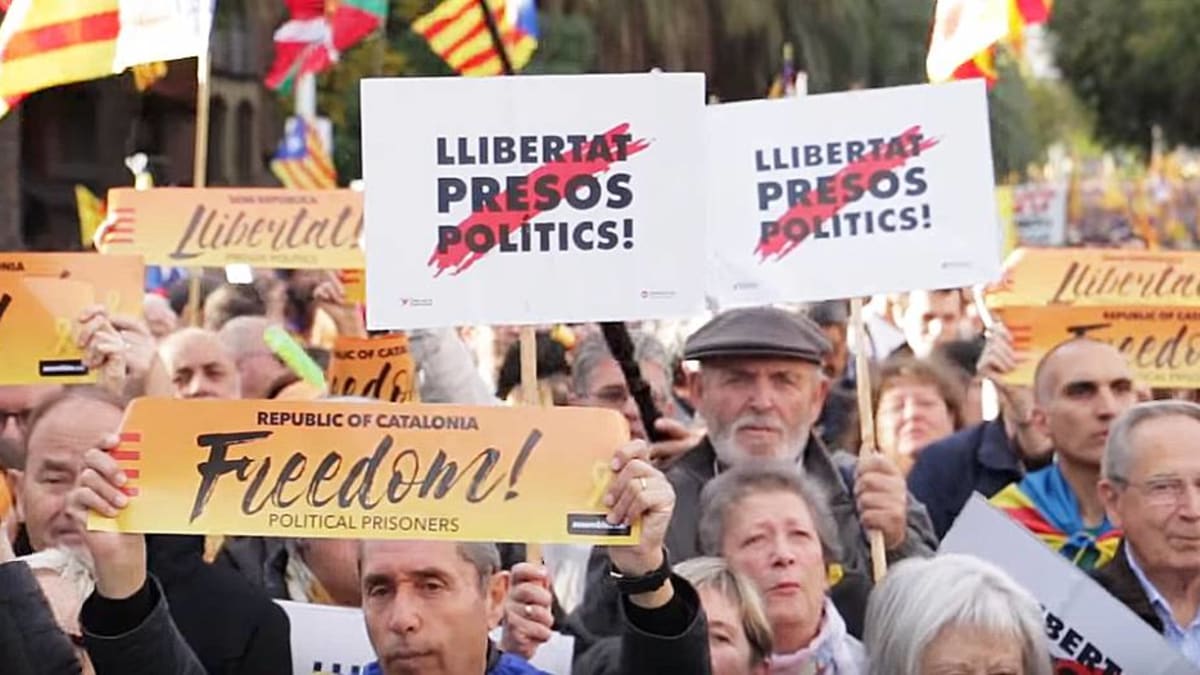 Protestující Katalánci