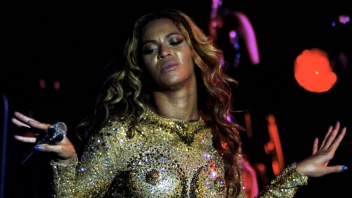 Zpěvačka  Beyoncé během koncertů vystřídá několik sexy modelů