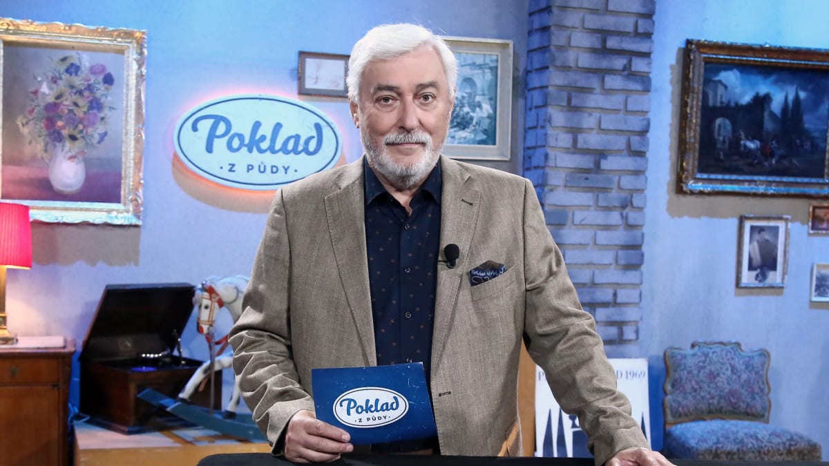 Jan Rosák moderuje pořad Poklad z půdy