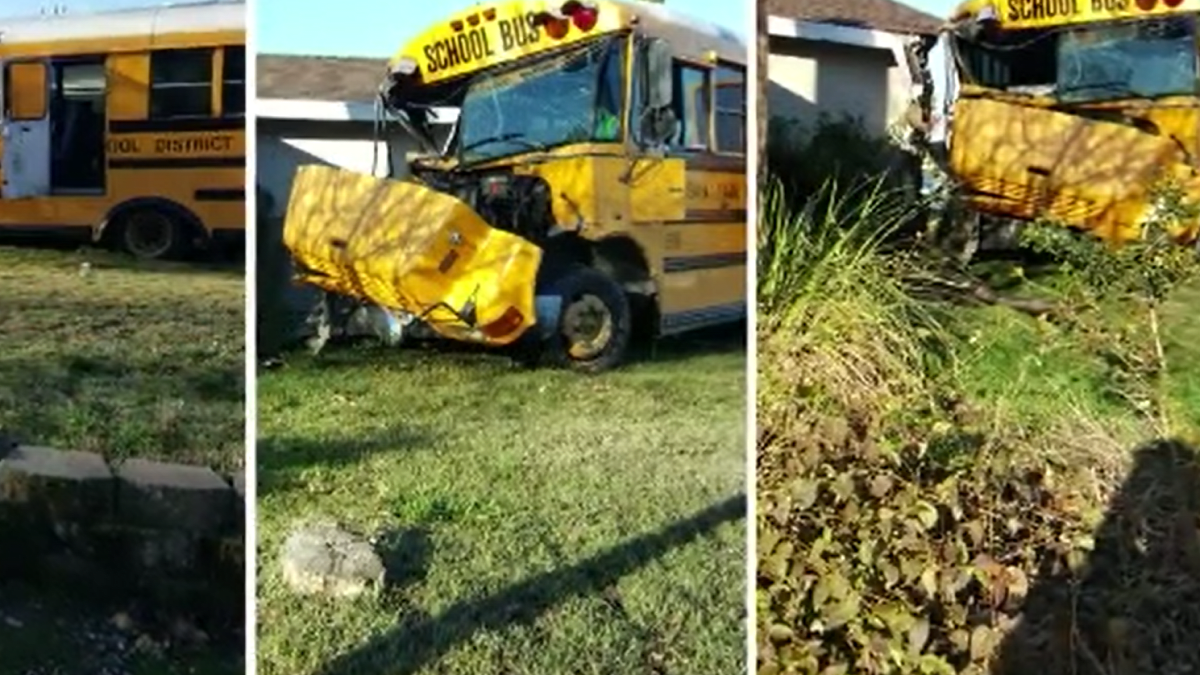 Nabouraný školní autobus