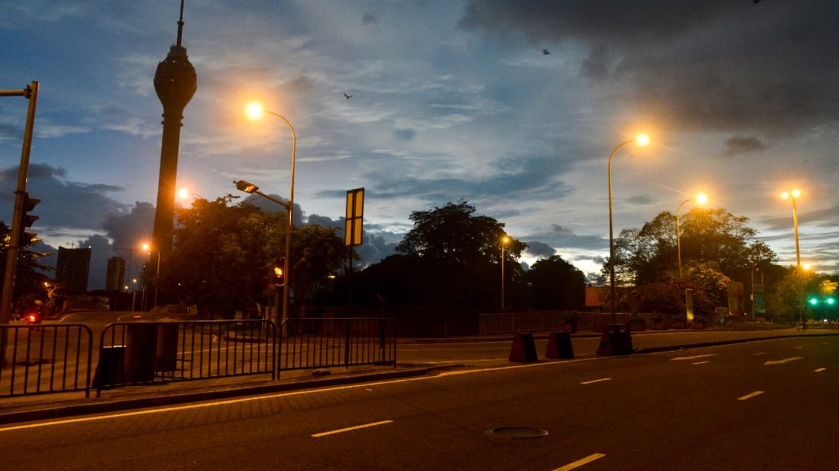 Ulice Kolomba jsou po teroristických útocích prázdné. Platí zákaz vycházení