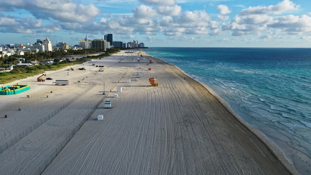 Pláž Miami Beach osiřela kvůli koronaviru