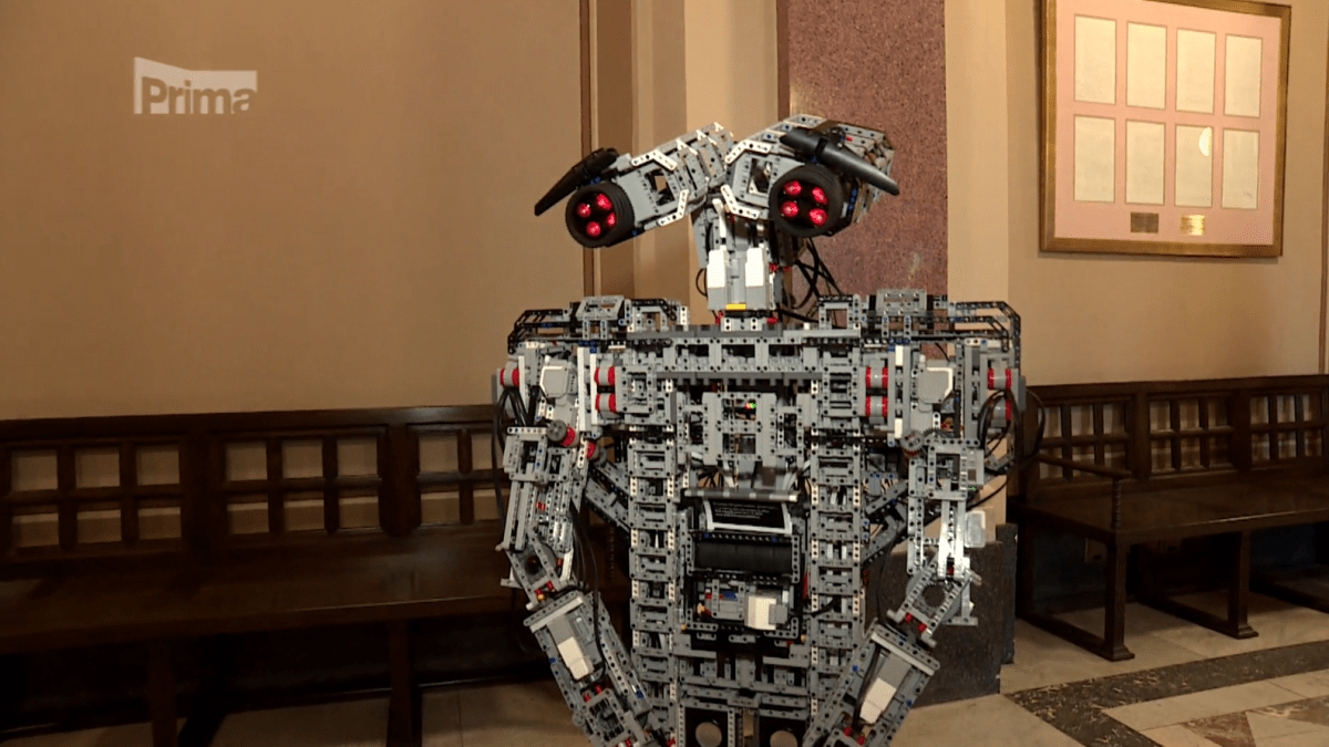 První humanoidní robot z Lega