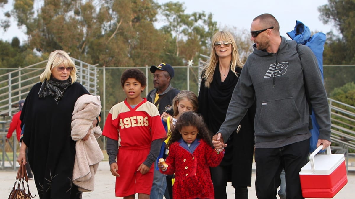 Heidi Klum, Martin Kristen, Henry Samuel, Johan Samuel, Leni Samuel a Lou Samuel s chůvou na výletě v Los Angeles