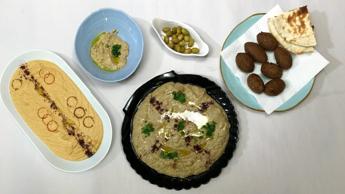 Kebah, hommos, mutabal, olivy a arabský chléb