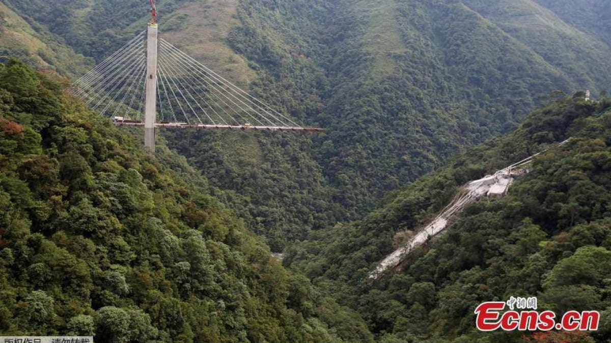 pád mostu v Kolumbii