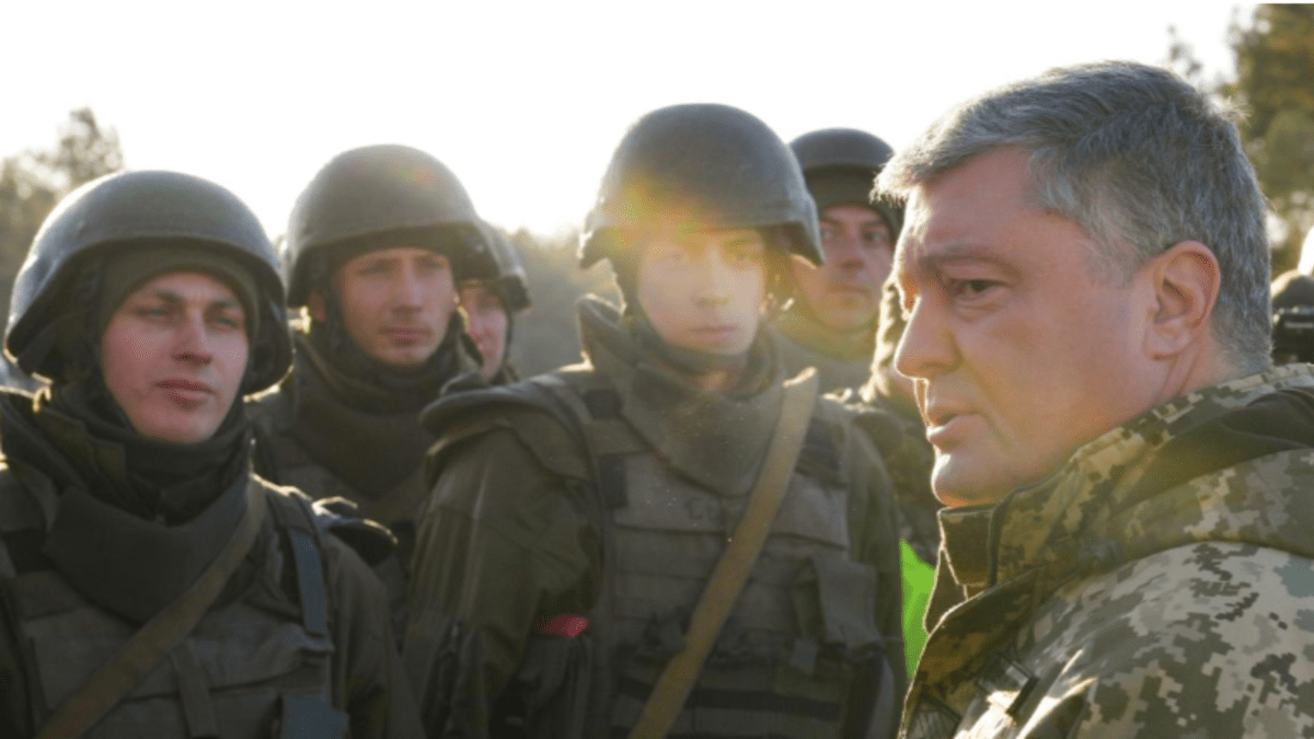 Ukrajinský prezident ve vojenském školícím středisku Desna u města Černihiv