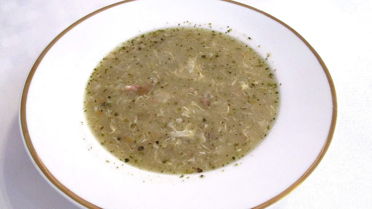 Čočková polévka s uzeným žebírkem a bramborem