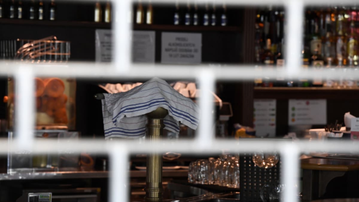 Restaurace a bary jsou z nařízení vlády uzavřené, majitelé počítají škody