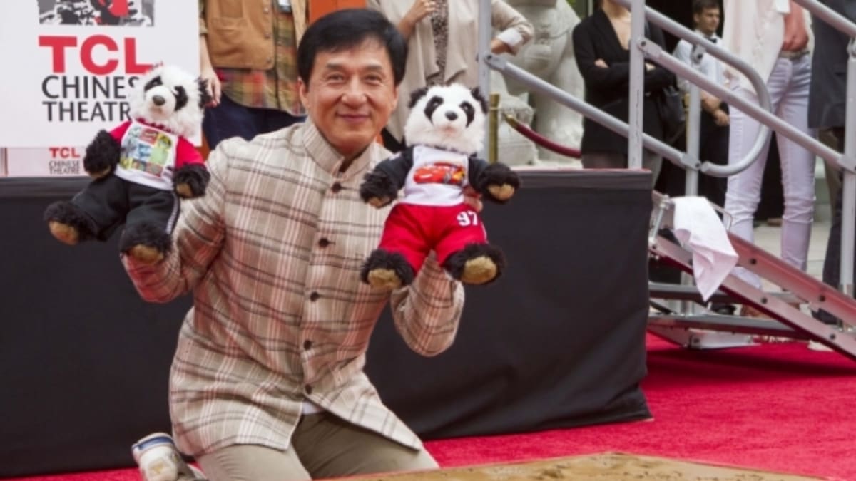 Jackie Chan otiskl do hollywoodského betonu, co mohl