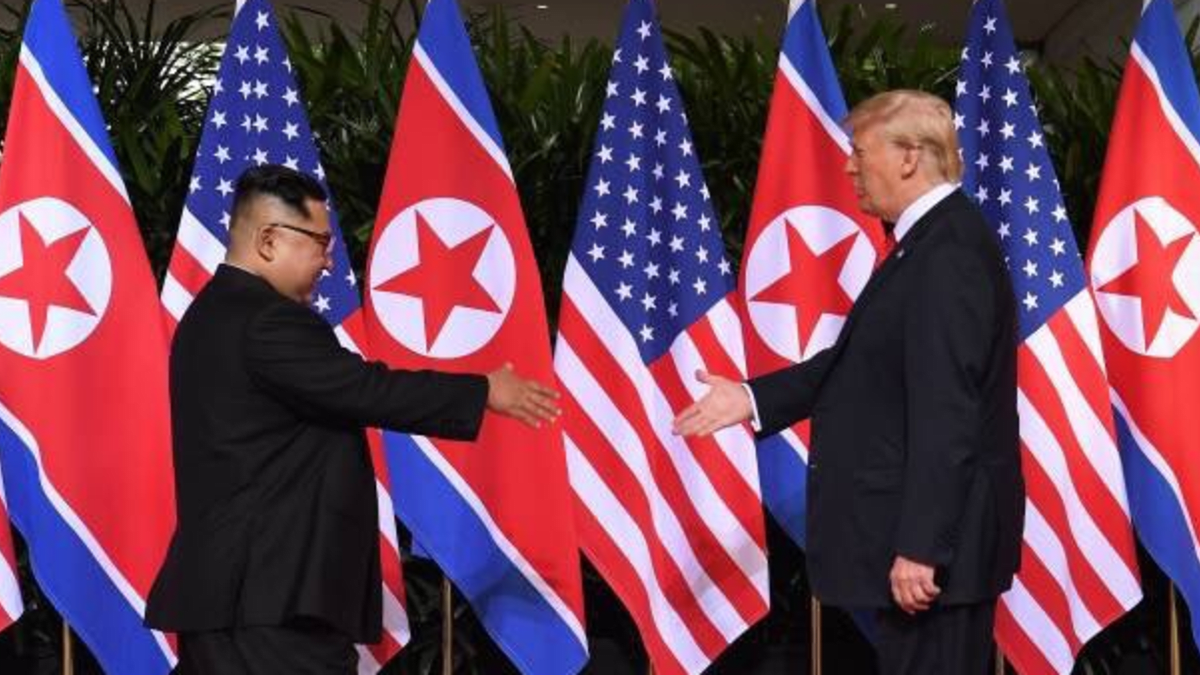 Historický moment: Setkání Donalda Trumpa s Kim Čong-unem